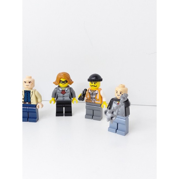 Lot Of 8  Lego Mini Figures Classic‎ Town City W/ Accessories - Picture 5 of 9